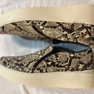 Vionic Uptown Snake Skin Loafers size 9 EUC